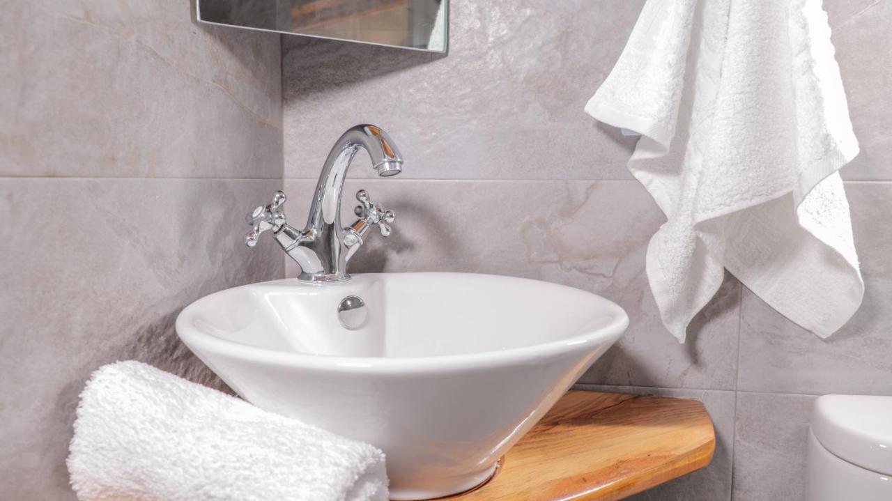 Spitakia-Cozy & Comfy Apartments 10Minutes From The Airport Artemi Extérieur photo