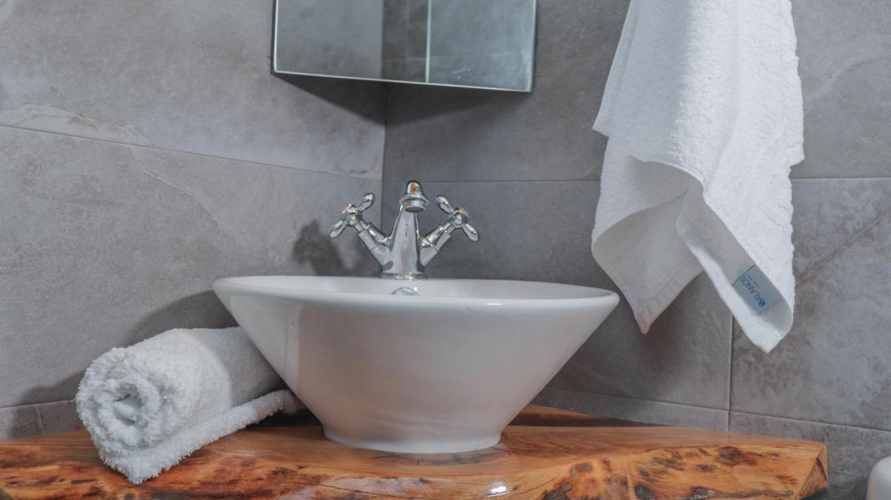Spitakia-Cozy & Comfy Apartments 10Minutes From The Airport Artemi Extérieur photo